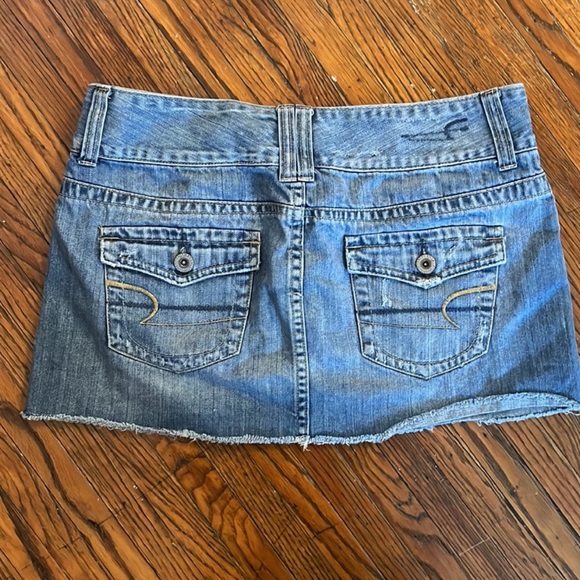 American Eagle distressed mini skirt denim size 10 - Picture 2 of 3